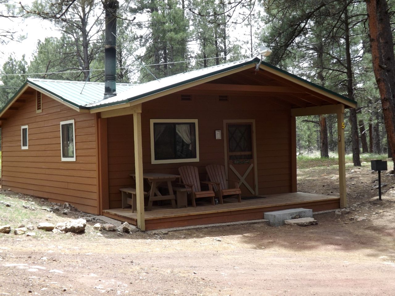 Adorable Cabin with Indoor Jacuzzi in Arizona