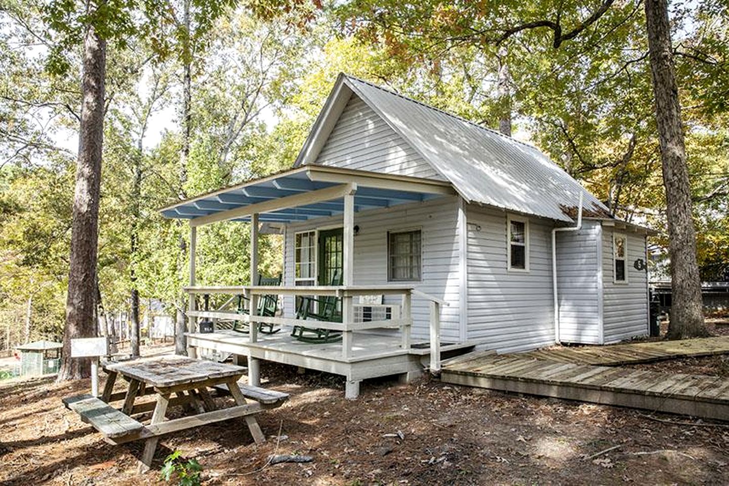 Charming Lakeside Cabin with Private Pond Access Near Zwolle, Louisiana