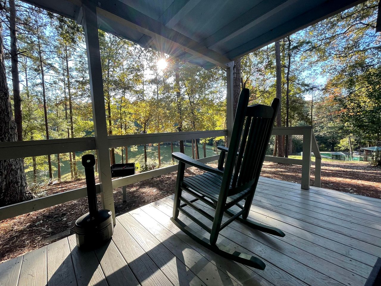 Charming Lakeside Cabin with Private Pond Access Near Zwolle, Louisiana