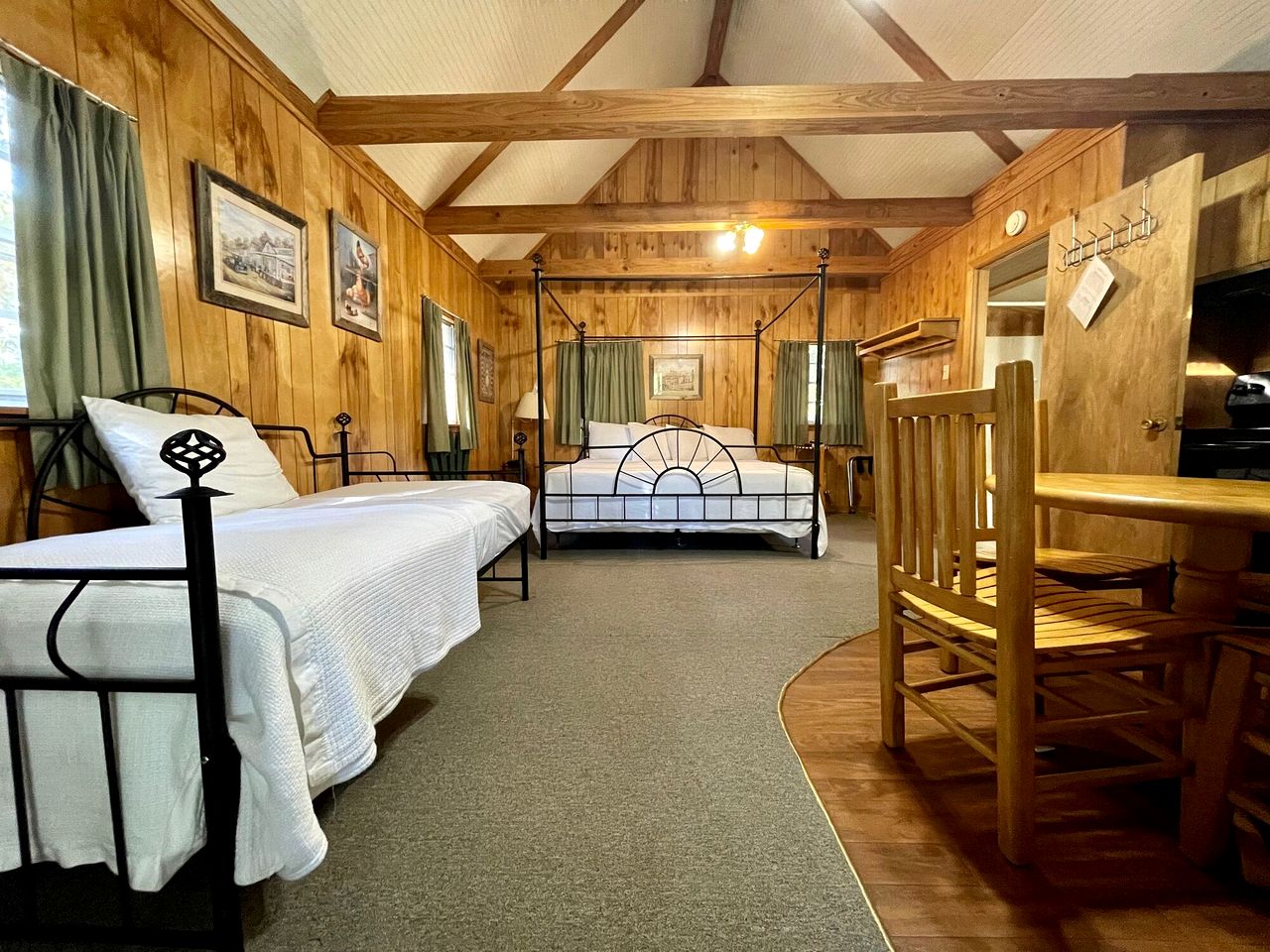 Charming Lakeside Cabin with Private Pond Access Near Zwolle, Louisiana