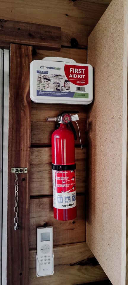 Large Log Cabin with Private Deck near Cumberland Lake, Perfect for a Relaxing Weekend in Nature