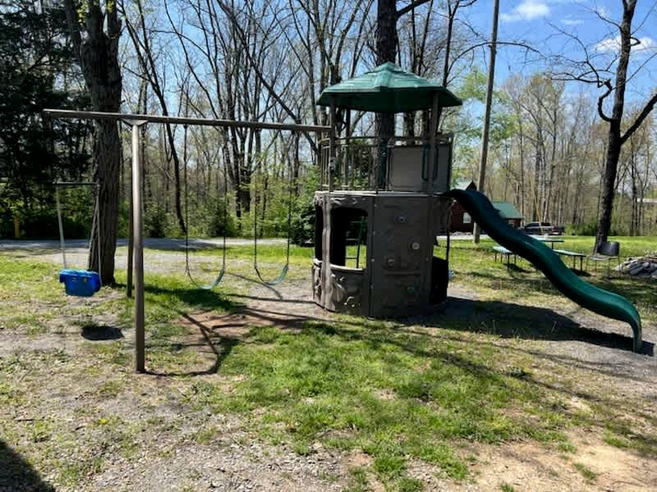 Large Log Cabin with Private Deck near Cumberland Lake, Perfect for a Relaxing Weekend in Nature