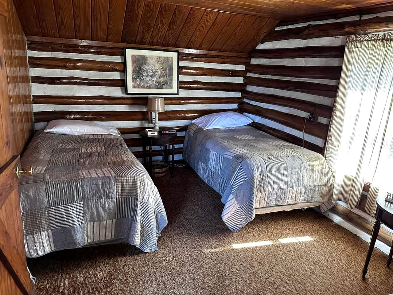 Dog-Friendly Log Cabin for a Memorable Family Getaway near Youghiogheny River Lake in Pennsylvania