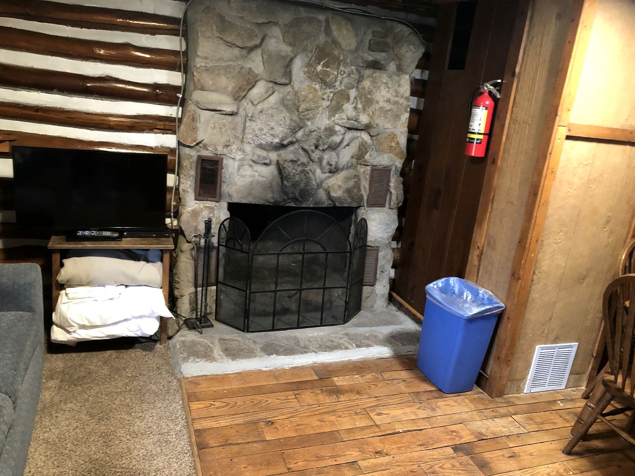 Dog-Friendly Log Cabin for a Memorable Family Getaway near Youghiogheny River Lake in Pennsylvania