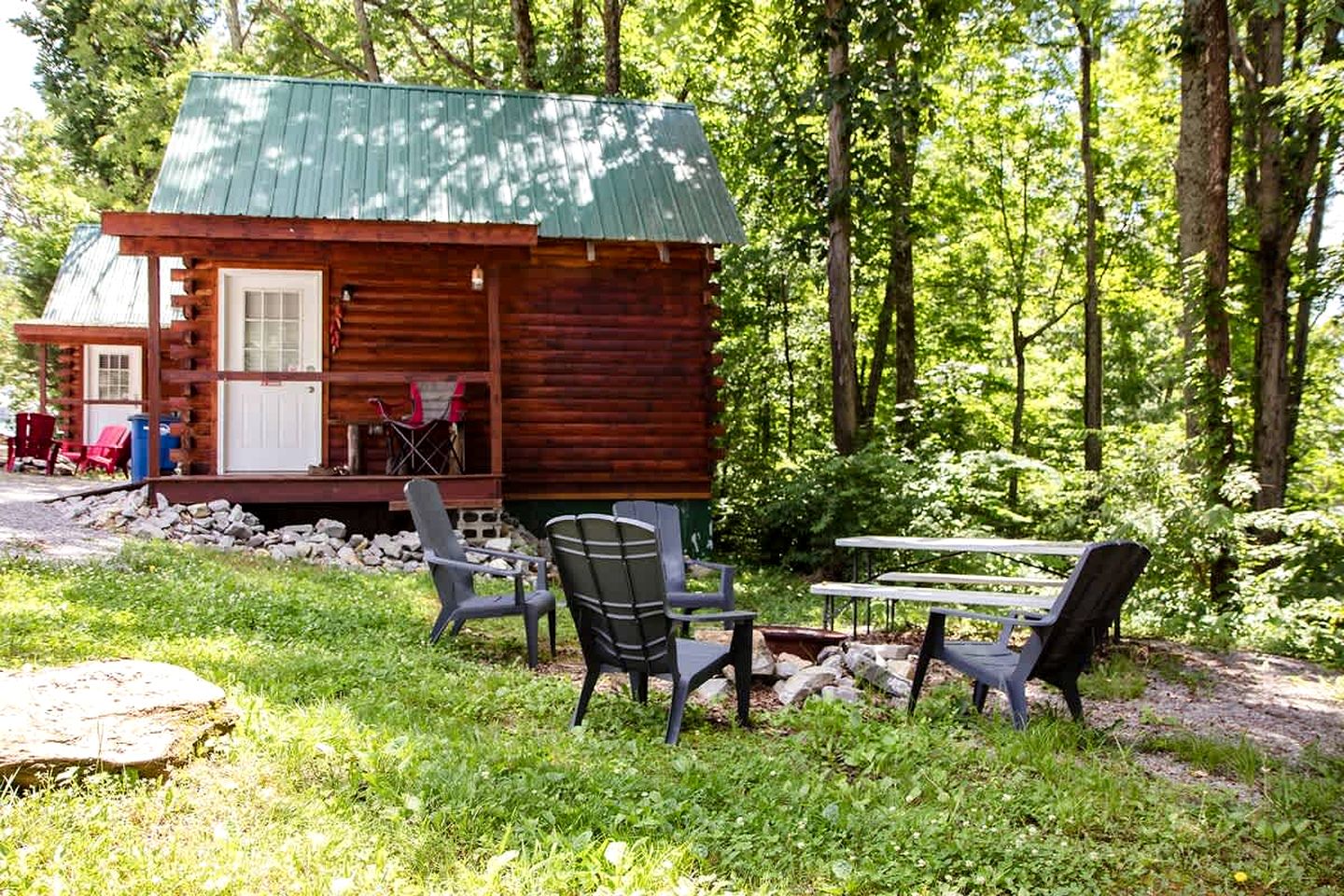 Pet Friendly Log Cabin, Perfect for an Adventure in Kentucky's Lake Country