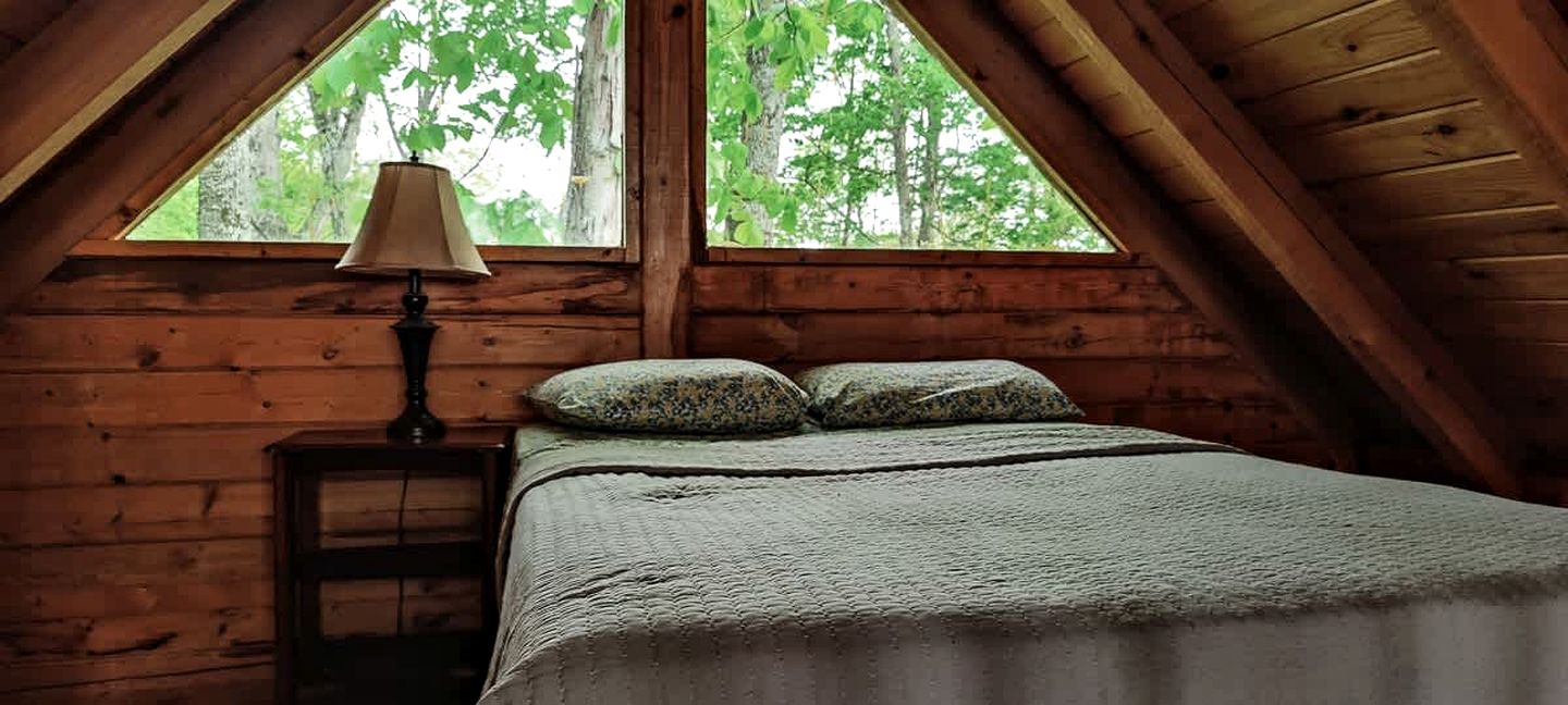 Pet Friendly Log Cabin, Perfect for an Adventure in Kentucky's Lake Country