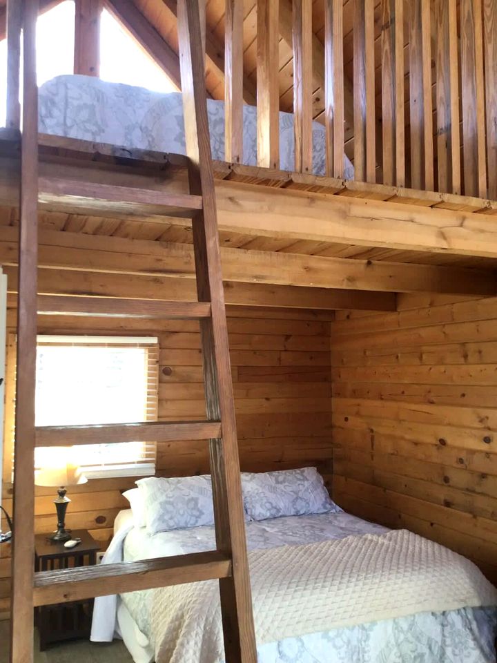 Pet Friendly Log Cabin, Perfect for an Adventure in Kentucky's Lake Country