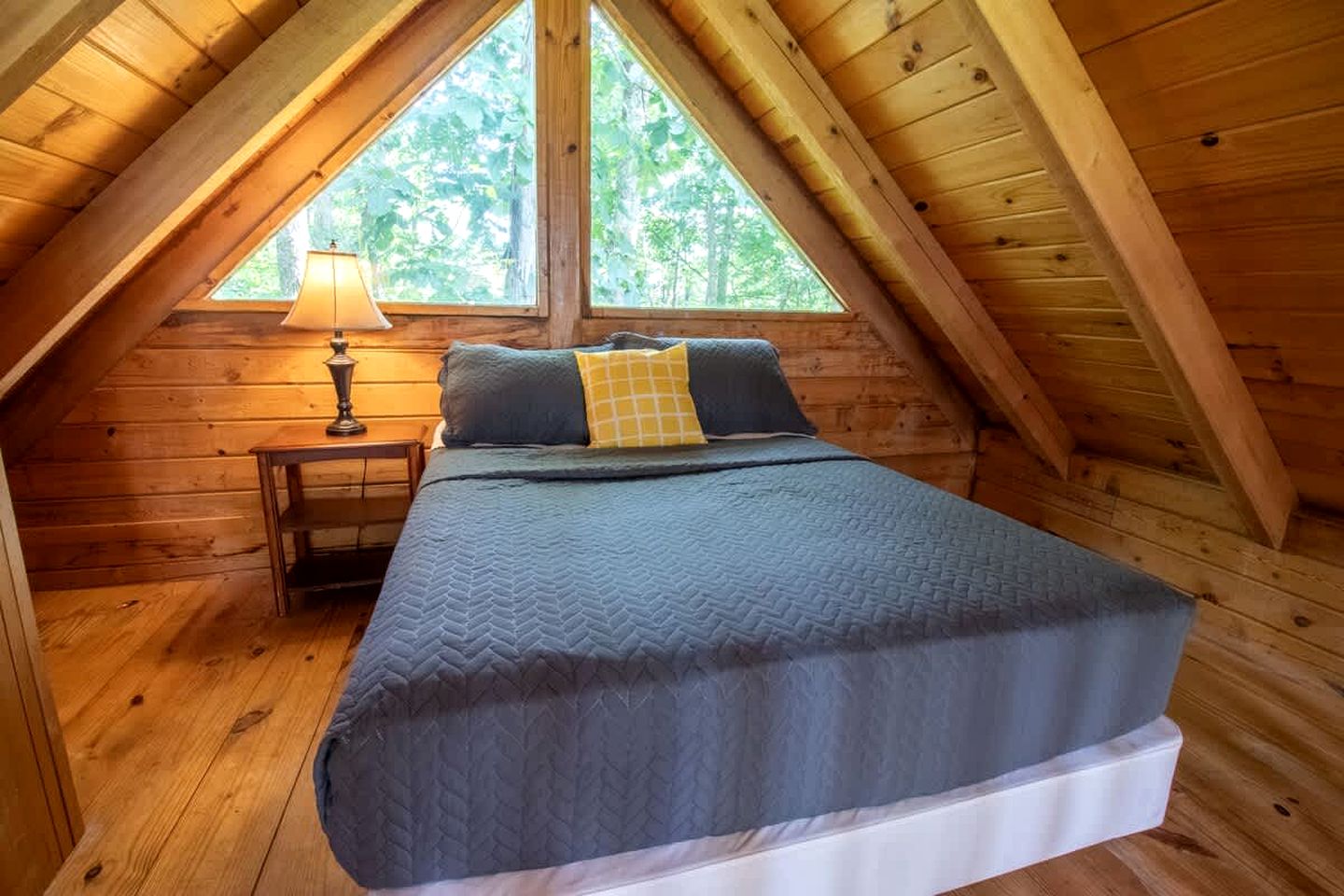 Pet Friendly Log Cabin, Perfect for an Adventure in Kentucky's Lake Country