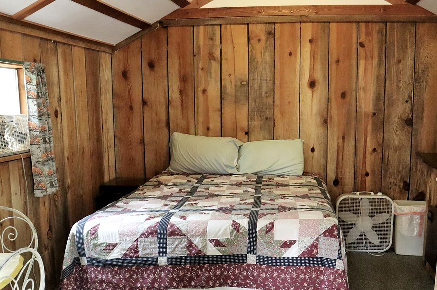 Peaceful and Pet Friendly Studio Cabin in Payson, Arizona, Perfect for a Glamping Weekend