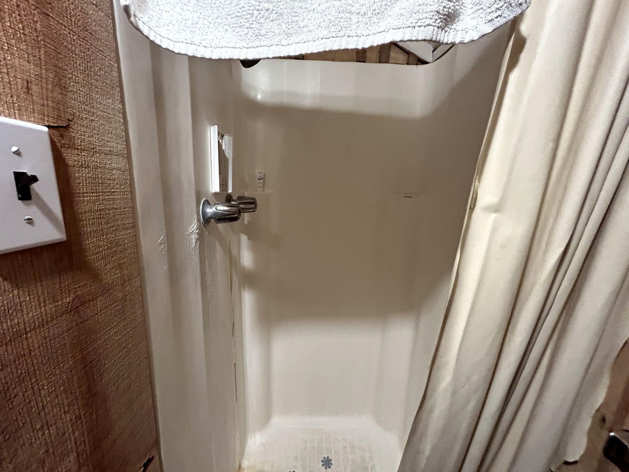 Peaceful and Pet Friendly Studio Cabin in Payson, Arizona, Perfect for a Glamping Weekend