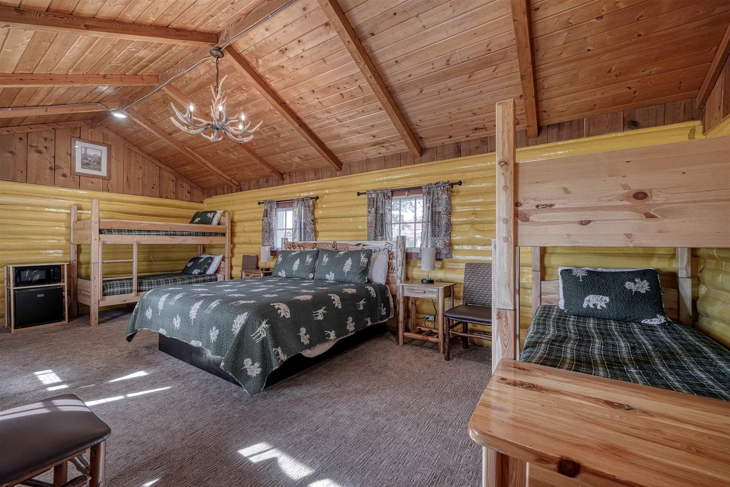 Charming Family Log Cabin, the Perfect Base for Exploring East Idaho in Ashton