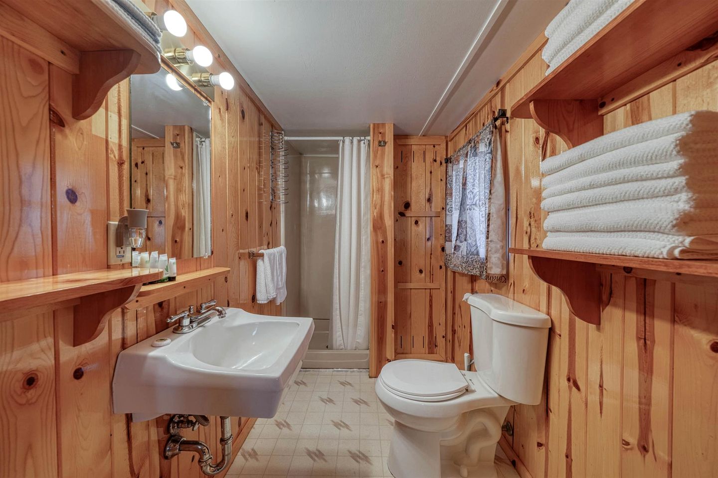 Charming Family Log Cabin, the Perfect Base for Exploring East Idaho in Ashton