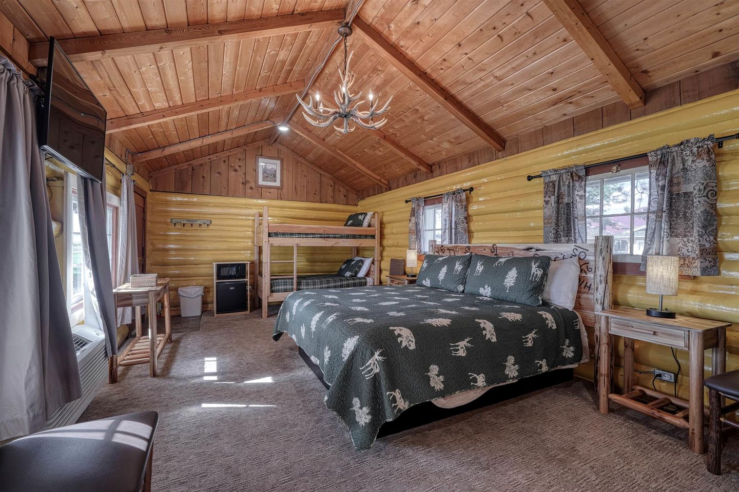 Charming Family Log Cabin, the Perfect Base for Exploring East Idaho in Ashton
