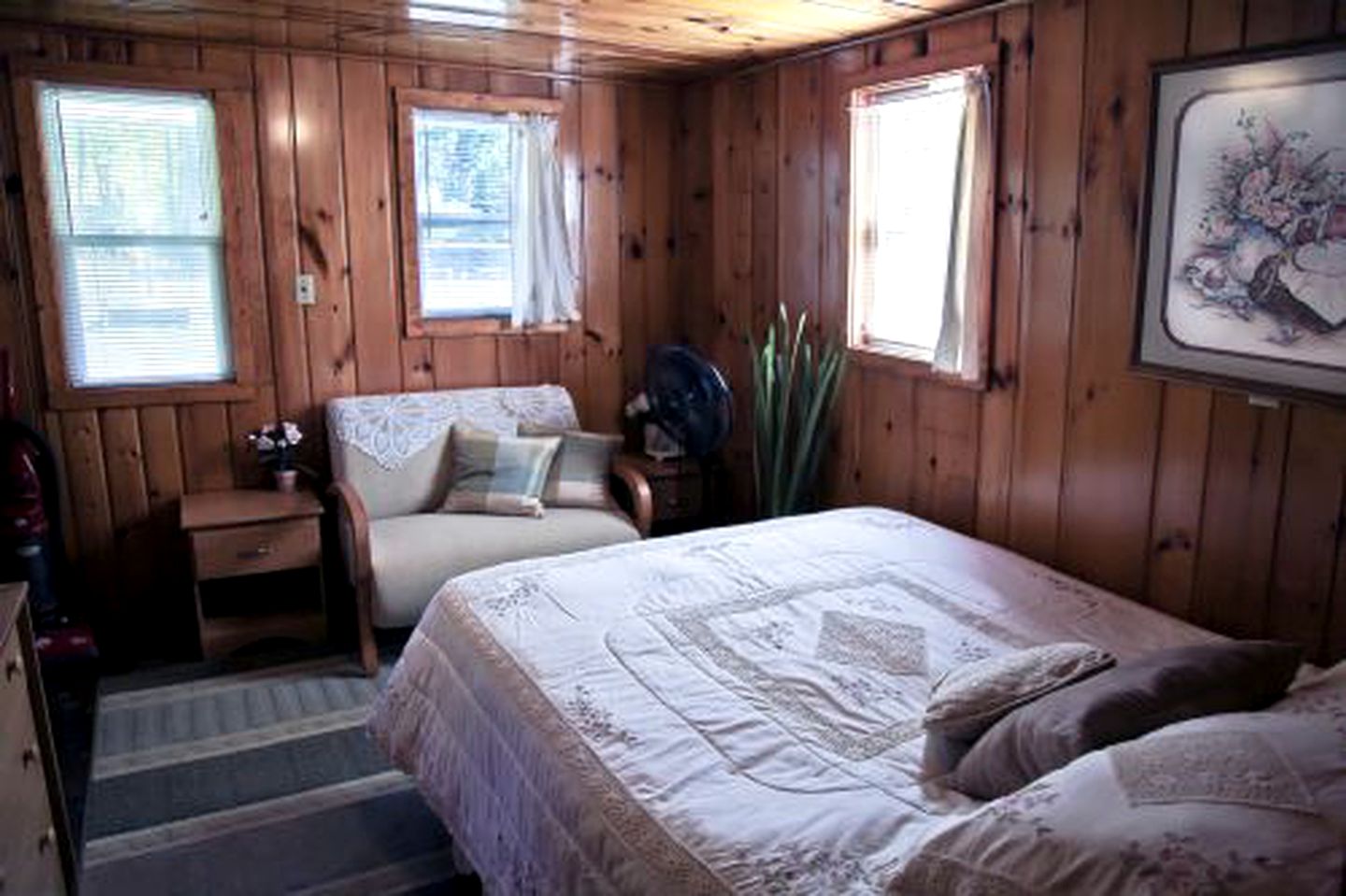 Lake Cabin Perfect for a Groups Escape and Outdoor Sports in Carp Lake, Michigan