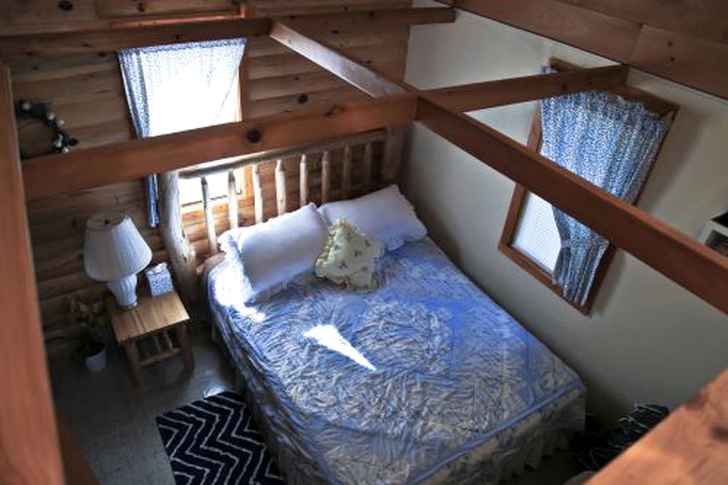 Lake Cabin Perfect for a Groups Escape and Outdoor Sports in Carp Lake, Michigan