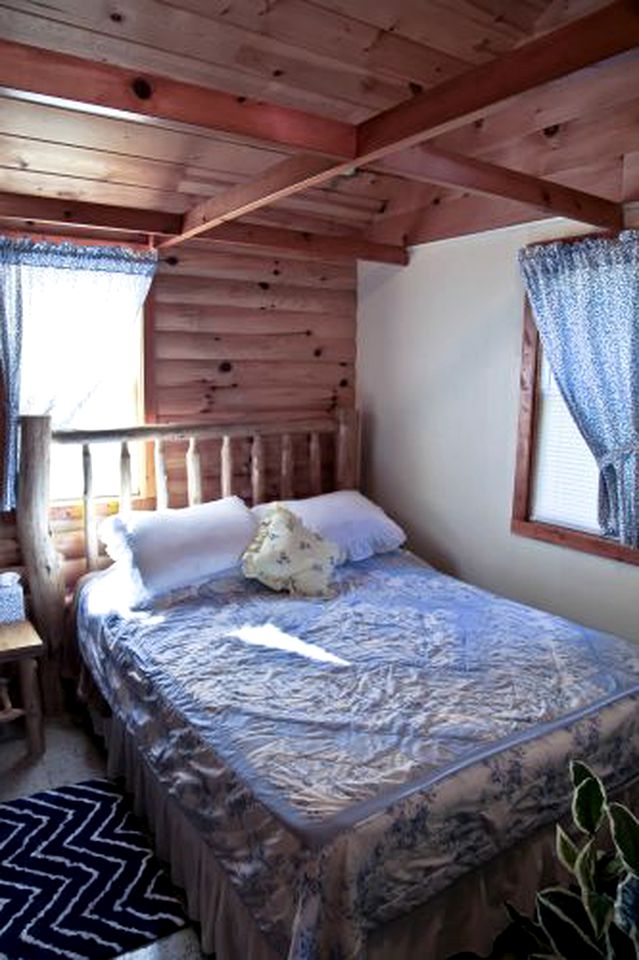 Lake Cabin Perfect for a Groups Escape and Outdoor Sports in Carp Lake, Michigan