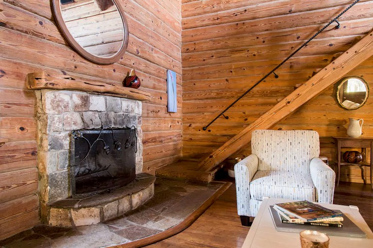 Cabins (Spicewood, Texas, United States)