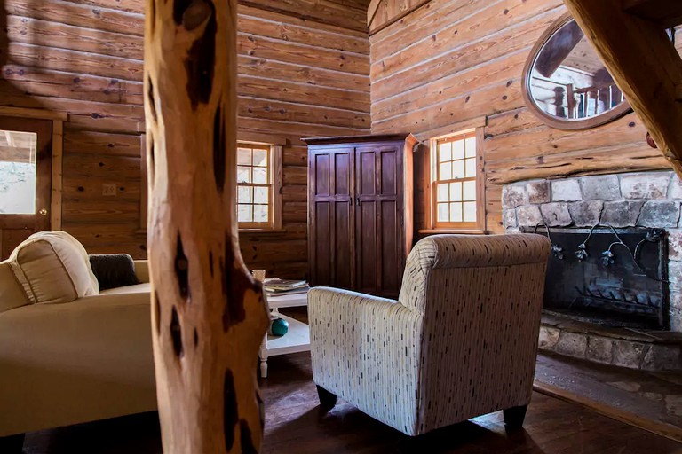 Cabins (Spicewood, Texas, United States)