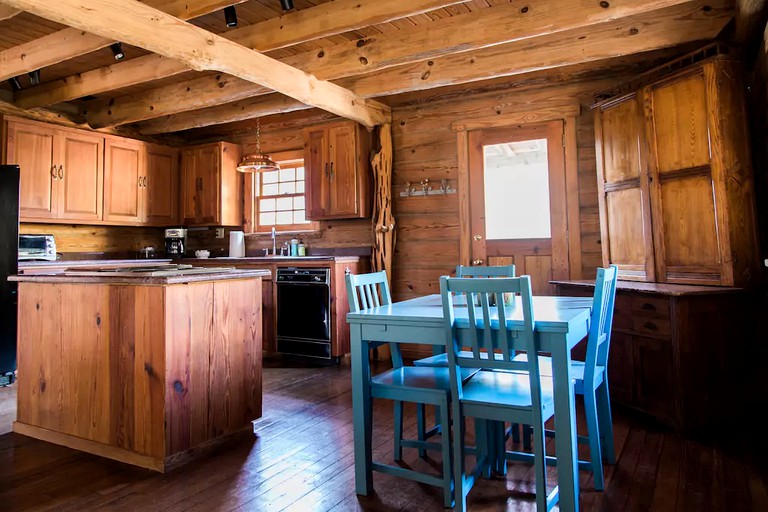 Cabins (Spicewood, Texas, United States)