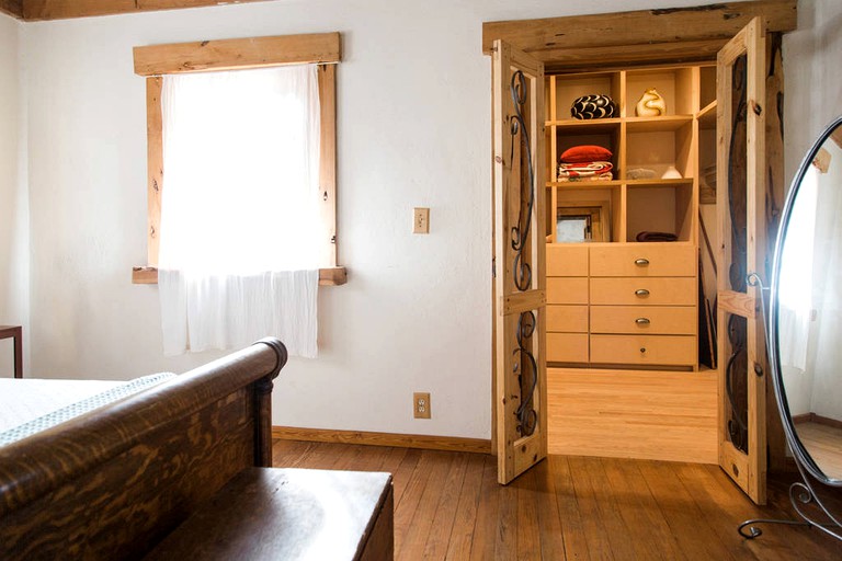 Cabins (Spicewood, Texas, United States)