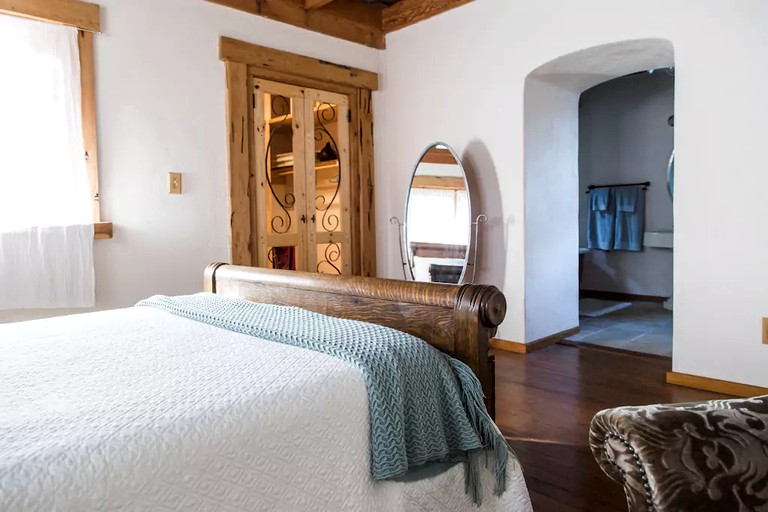 Cabins (Spicewood, Texas, United States)