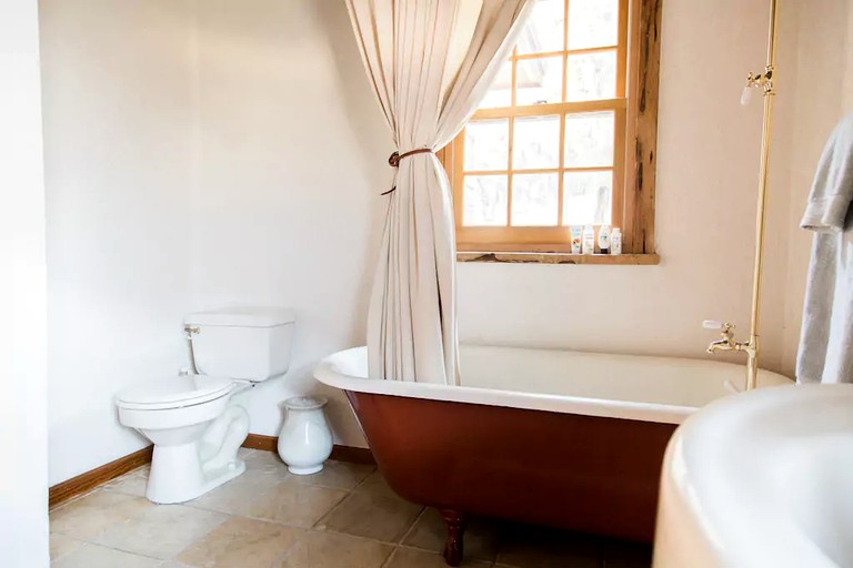 Cabins (Spicewood, Texas, United States)