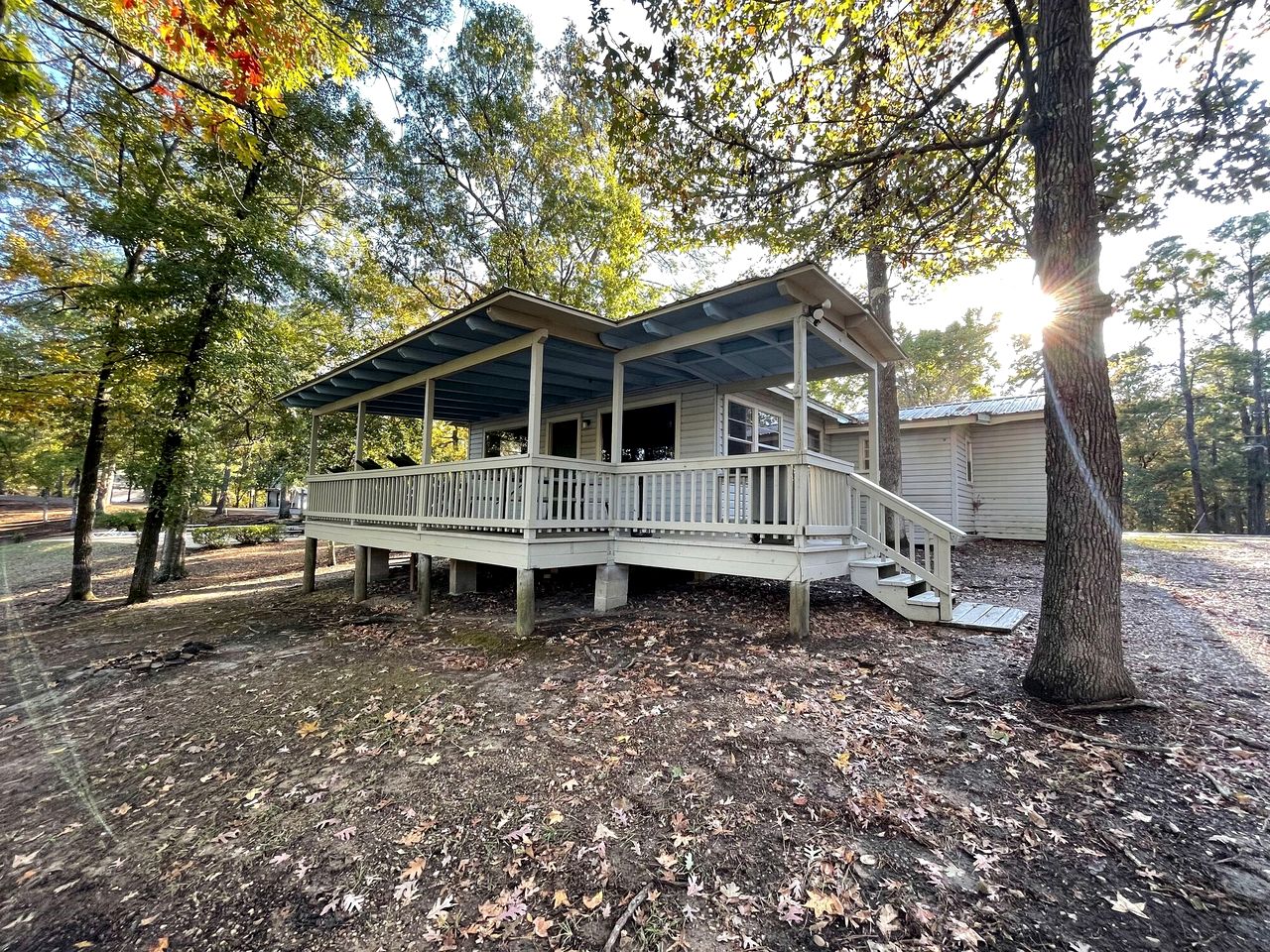 Spacious Waterfront Cabin with Stocked Pond Views & Resort Amenities near Zwolle, Louisiana