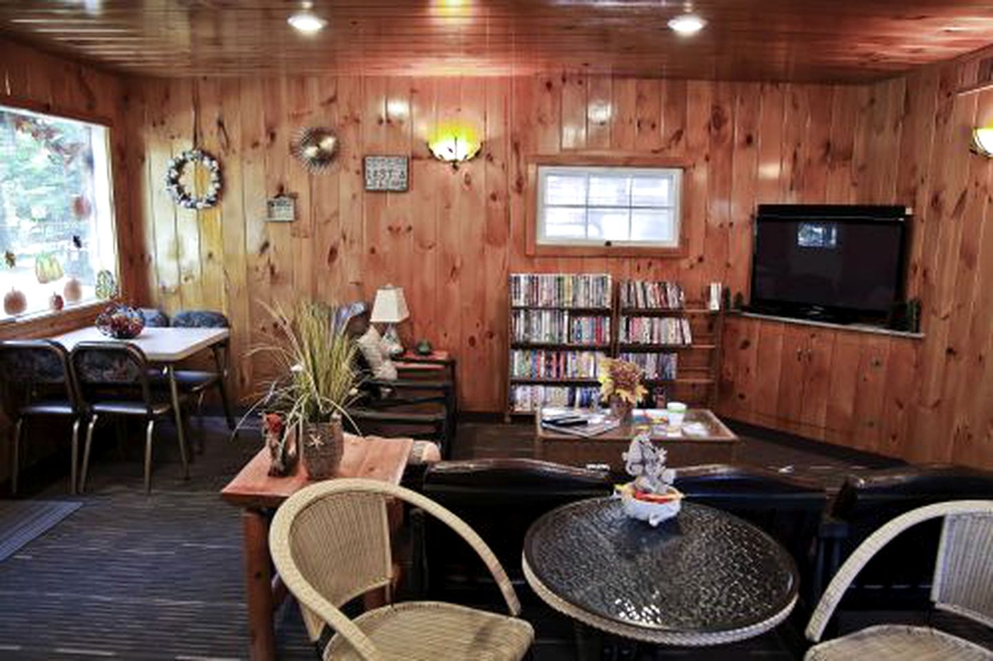 Wonderful Log Cabin with Lake Access in Carp Lake, Michigan