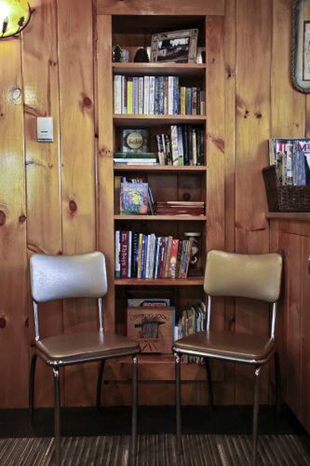 Wonderful Log Cabin with Lake Access in Carp Lake, Michigan