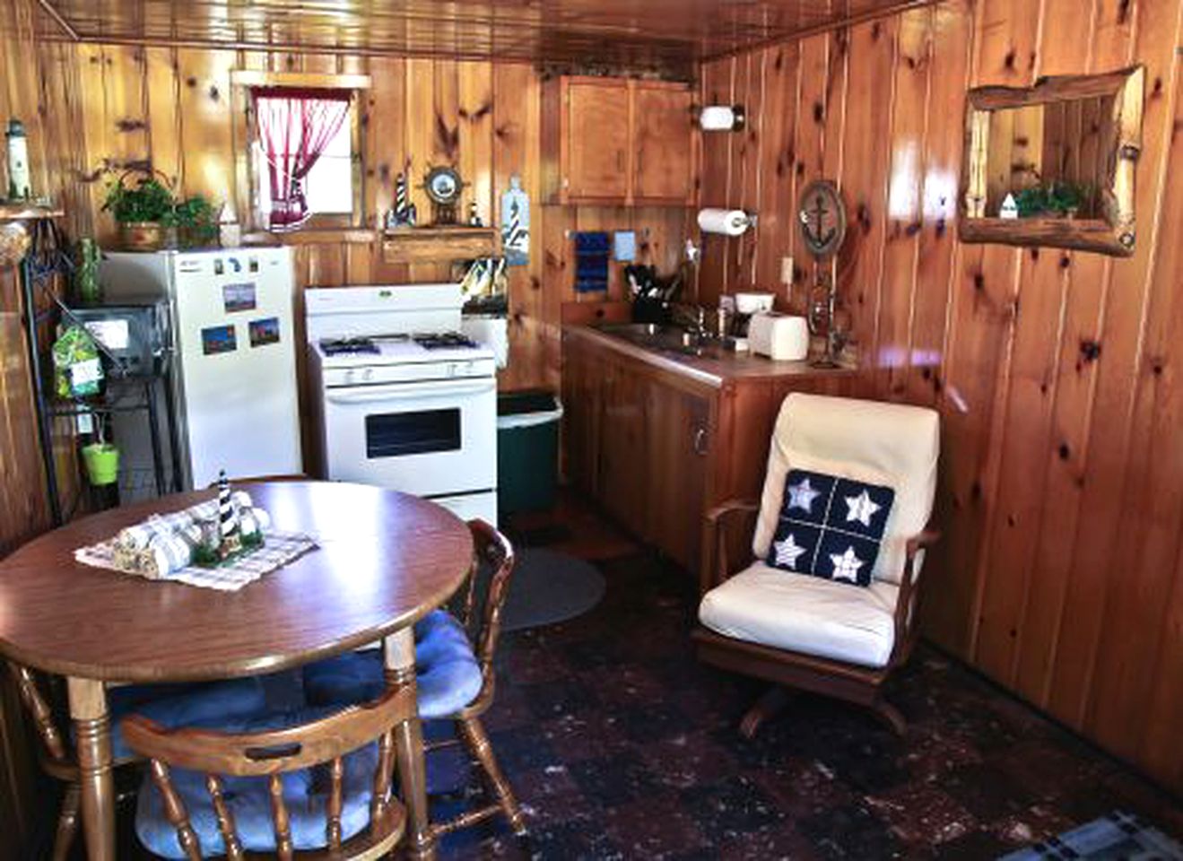 Wonderful Log Cabin with Lake Access in Carp Lake, Michigan