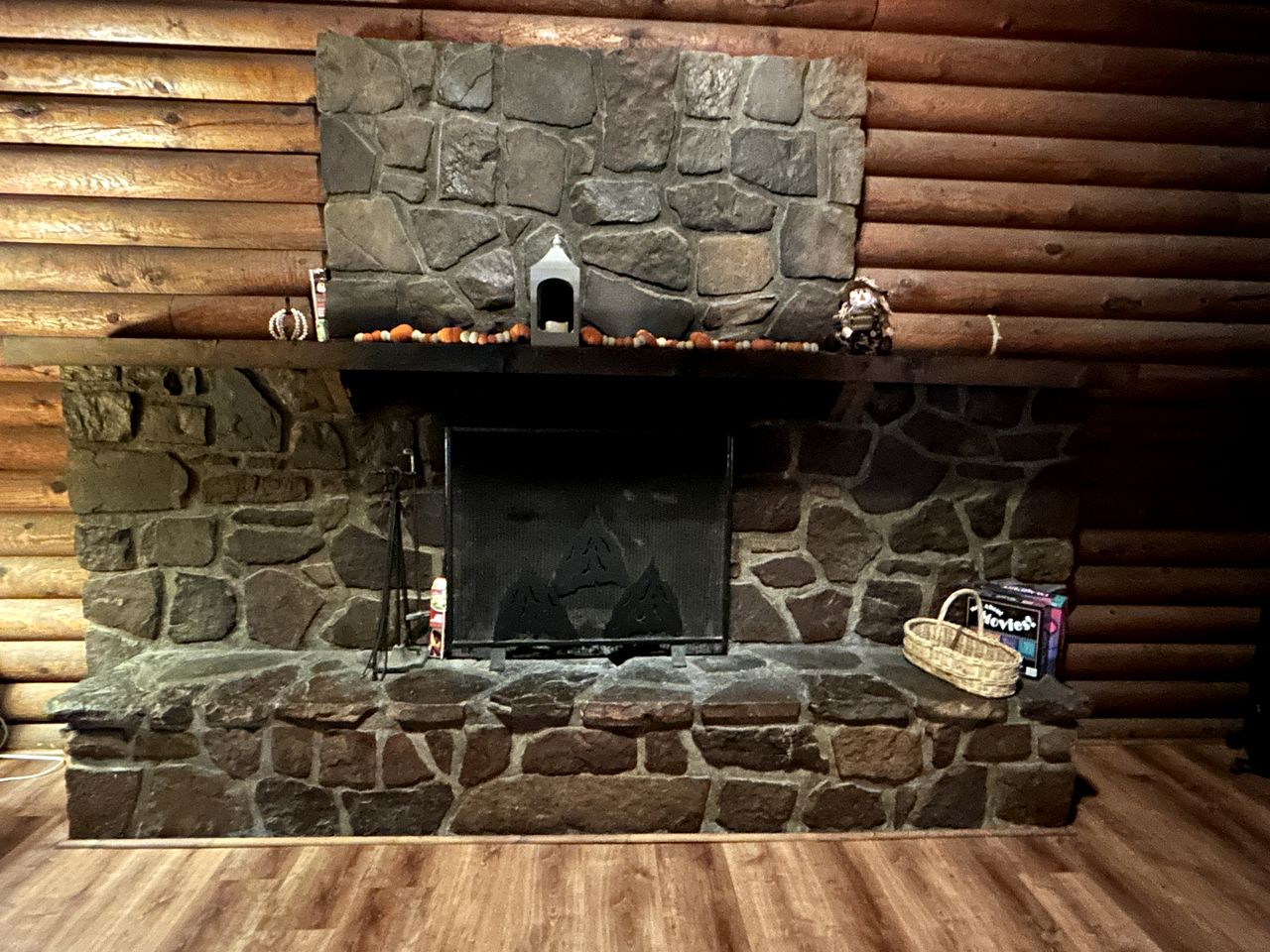 Pet Friendly Log Cabin Nestled under the Forested High Country of the Mongollon Rim in Central Arizona