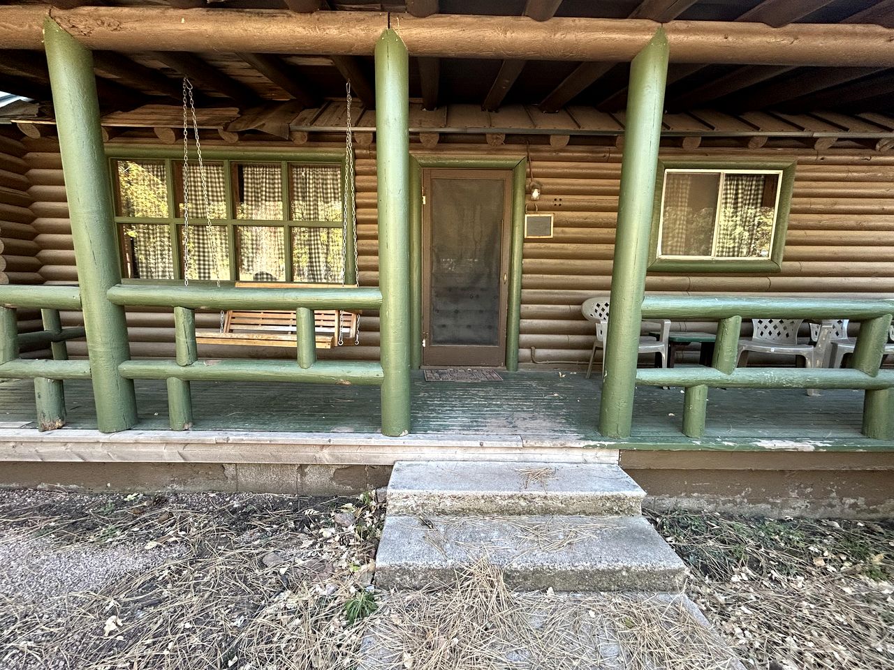 Pet Friendly Log Cabin Nestled under the Forested High Country of the Mongollon Rim in Central Arizona