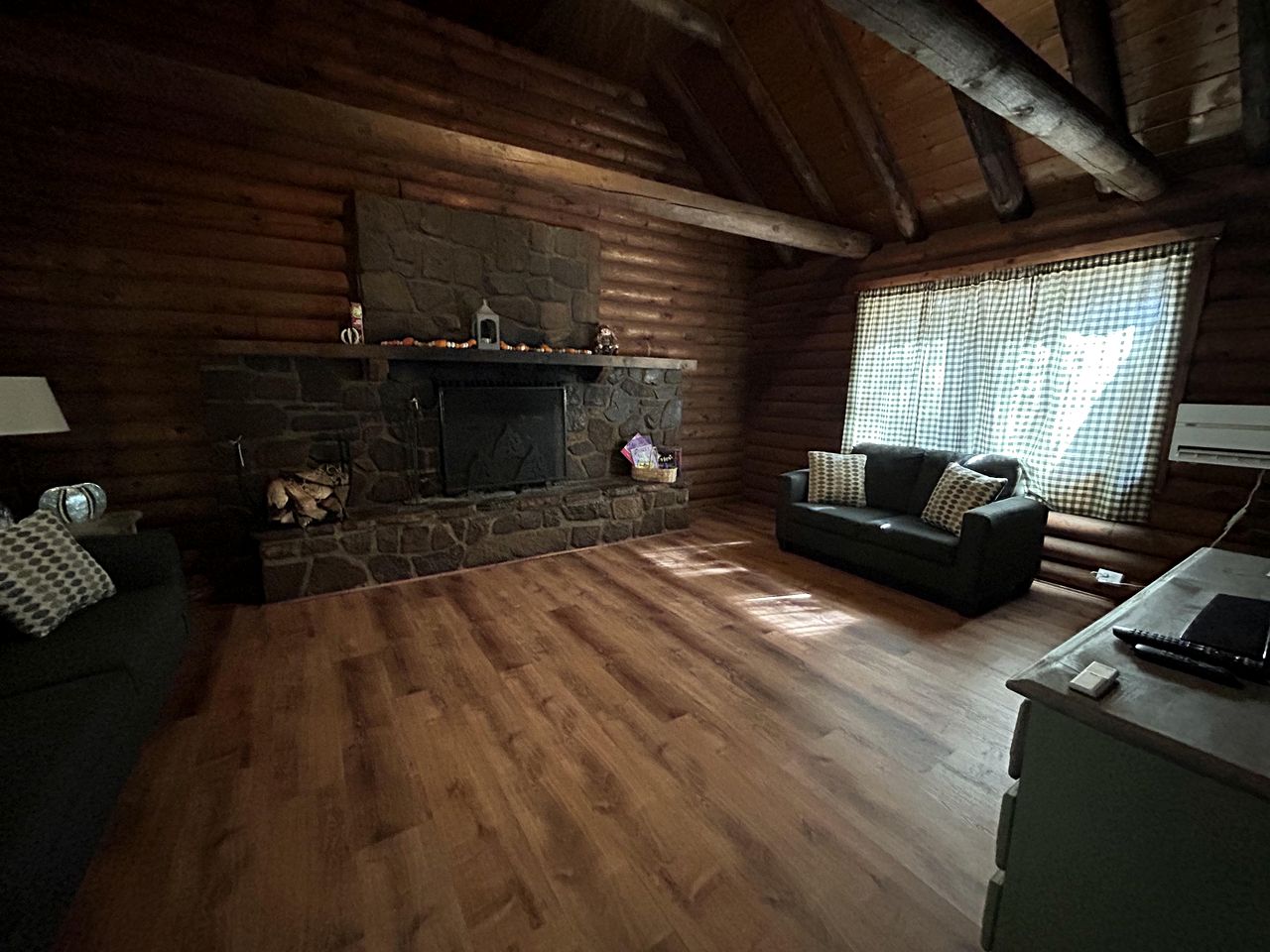 Pet Friendly Log Cabin Nestled under the Forested High Country of the Mongollon Rim in Central Arizona