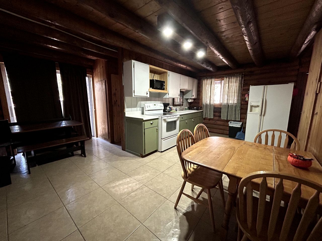 Pet Friendly Log Cabin Nestled under the Forested High Country of the Mongollon Rim in Central Arizona