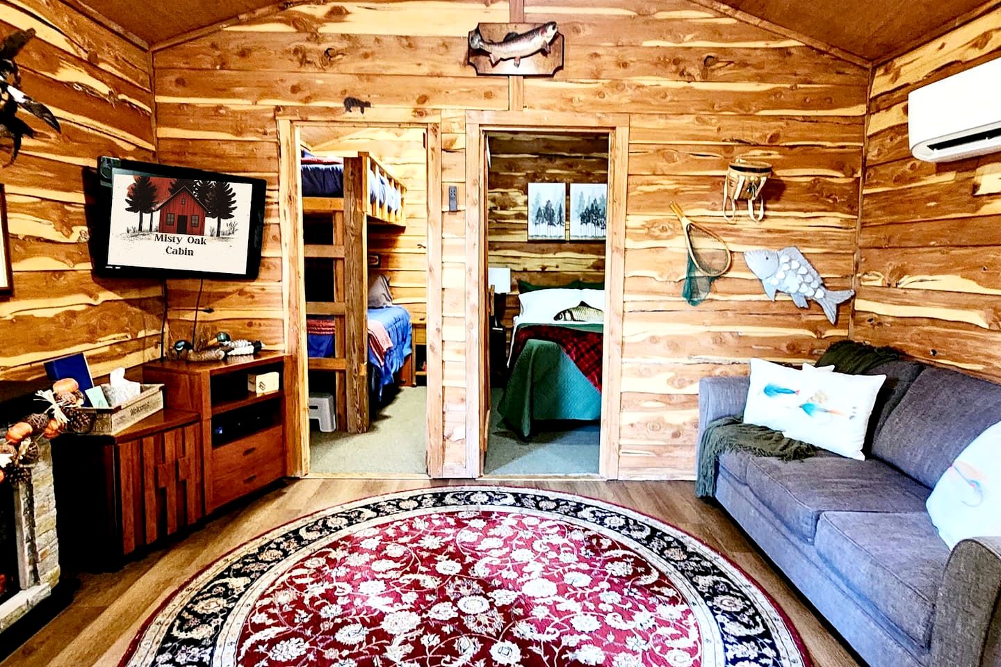 Rustic-Modern Woodland Cabin with Fire Pit Near Bennett Spring – Lebanon, Missouri