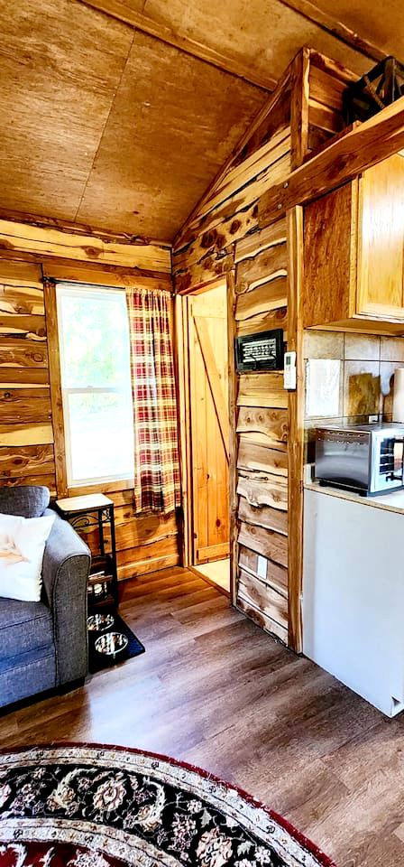 Rustic-Modern Woodland Cabin with Fire Pit Near Bennett Spring – Lebanon, Missouri