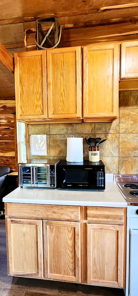 Rustic-Modern Woodland Cabin with Fire Pit Near Bennett Spring – Lebanon, Missouri