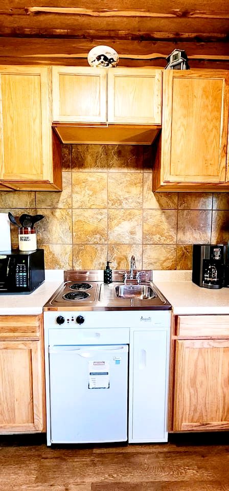 Rustic-Modern Woodland Cabin with Fire Pit Near Bennett Spring – Lebanon, Missouri