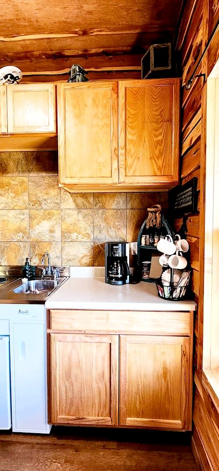 Rustic-Modern Woodland Cabin with Fire Pit Near Bennett Spring – Lebanon, Missouri