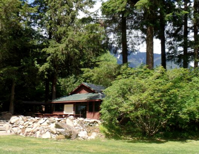 Cabins (Snowline, Washington, United States)