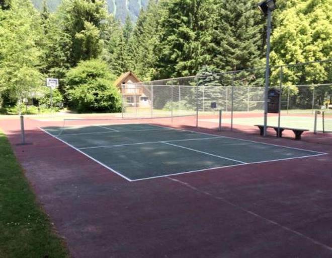 Cabins (Snowline, Washington, United States)