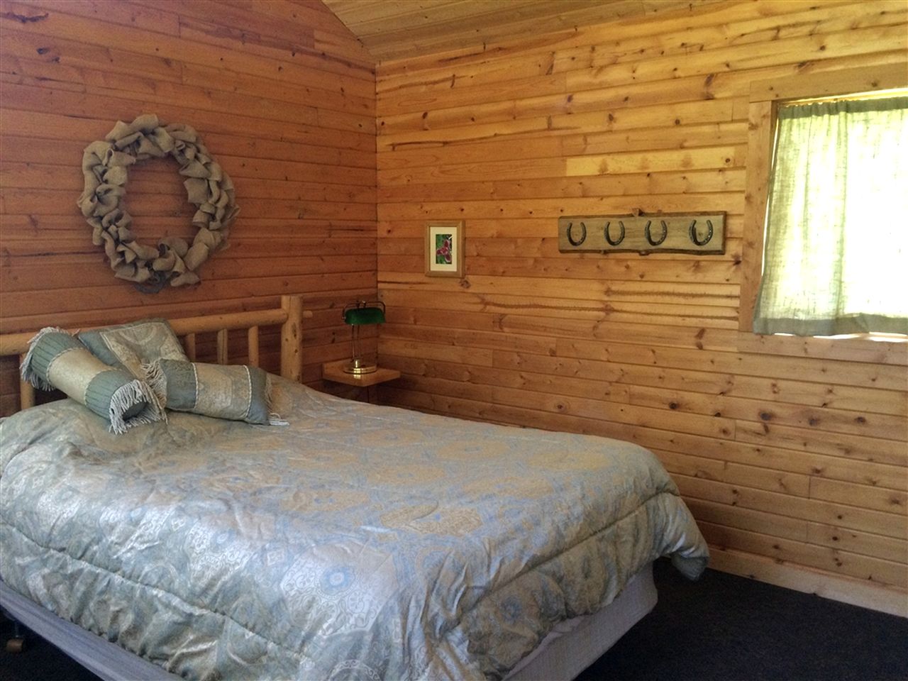 Cozy Couples Cabin Accommodation near Missoula, Montana