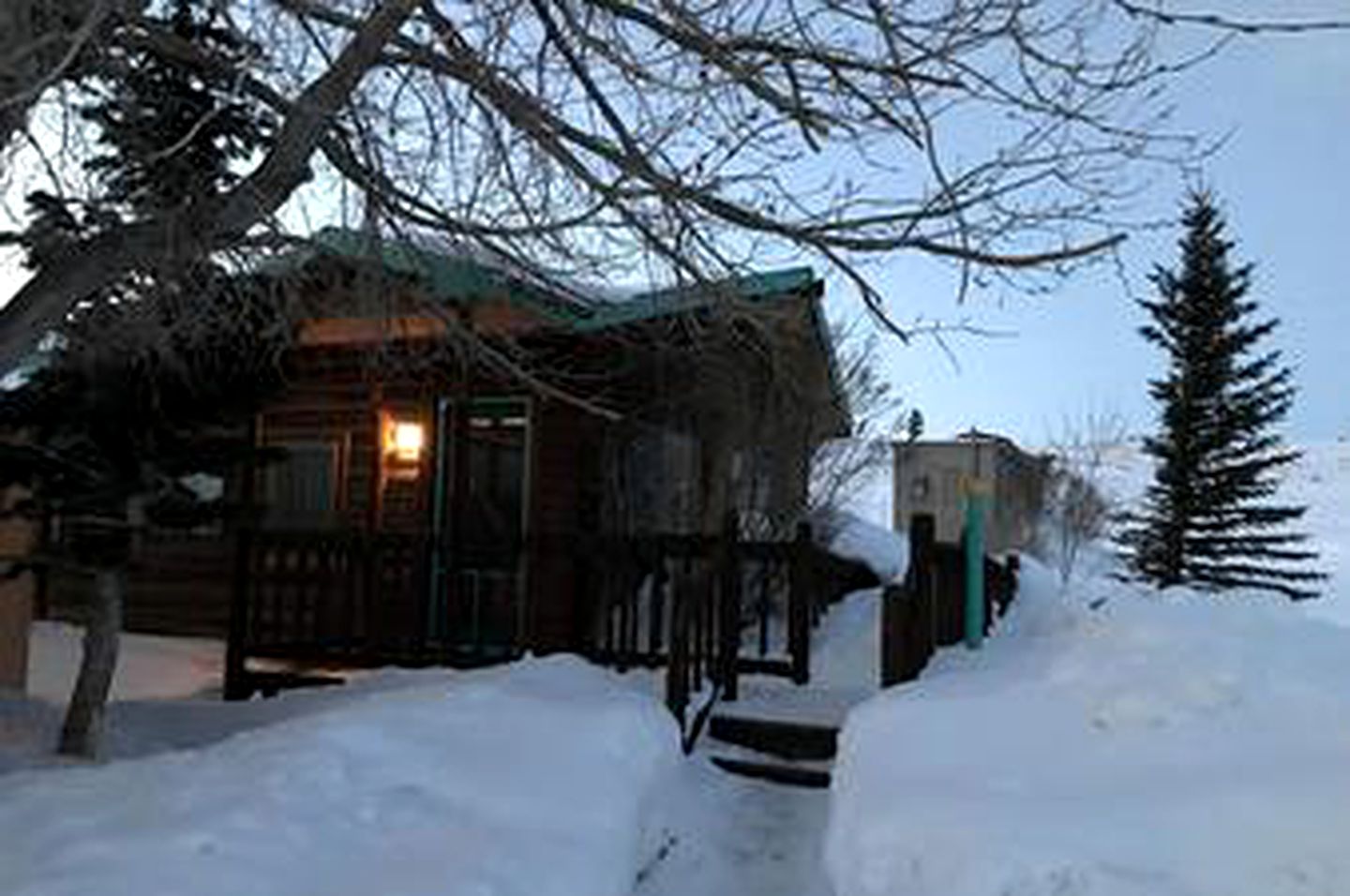 Spacious Cabin Rental near Live Music Venue in Centennial, Wyoming