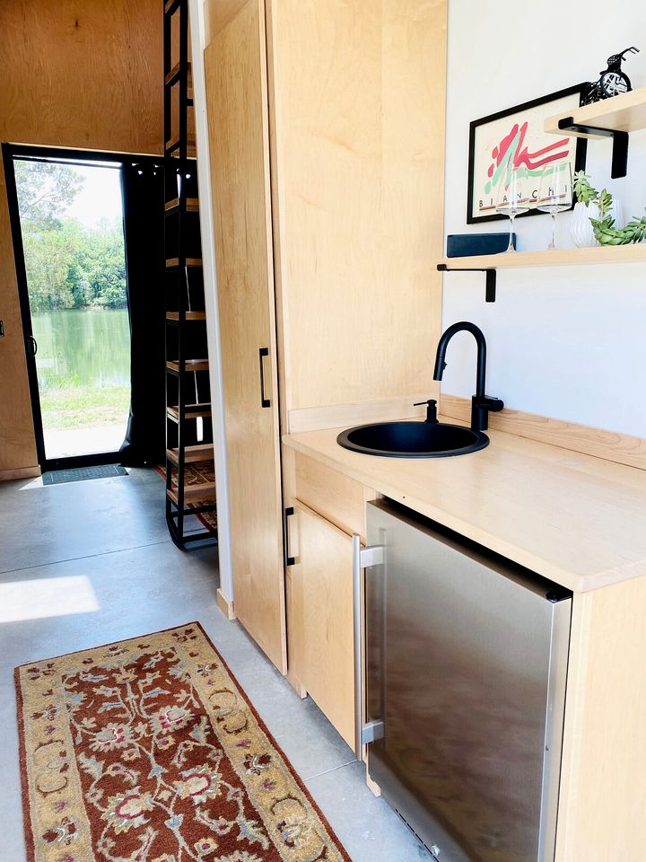 Waterfront Loft Cabin with Stargazing Skylights & Fishing in Humboldt, Kansas