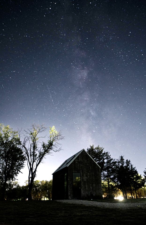 Waterfront Loft Cabin with Stargazing Skylights & Fishing in Humboldt, Kansas