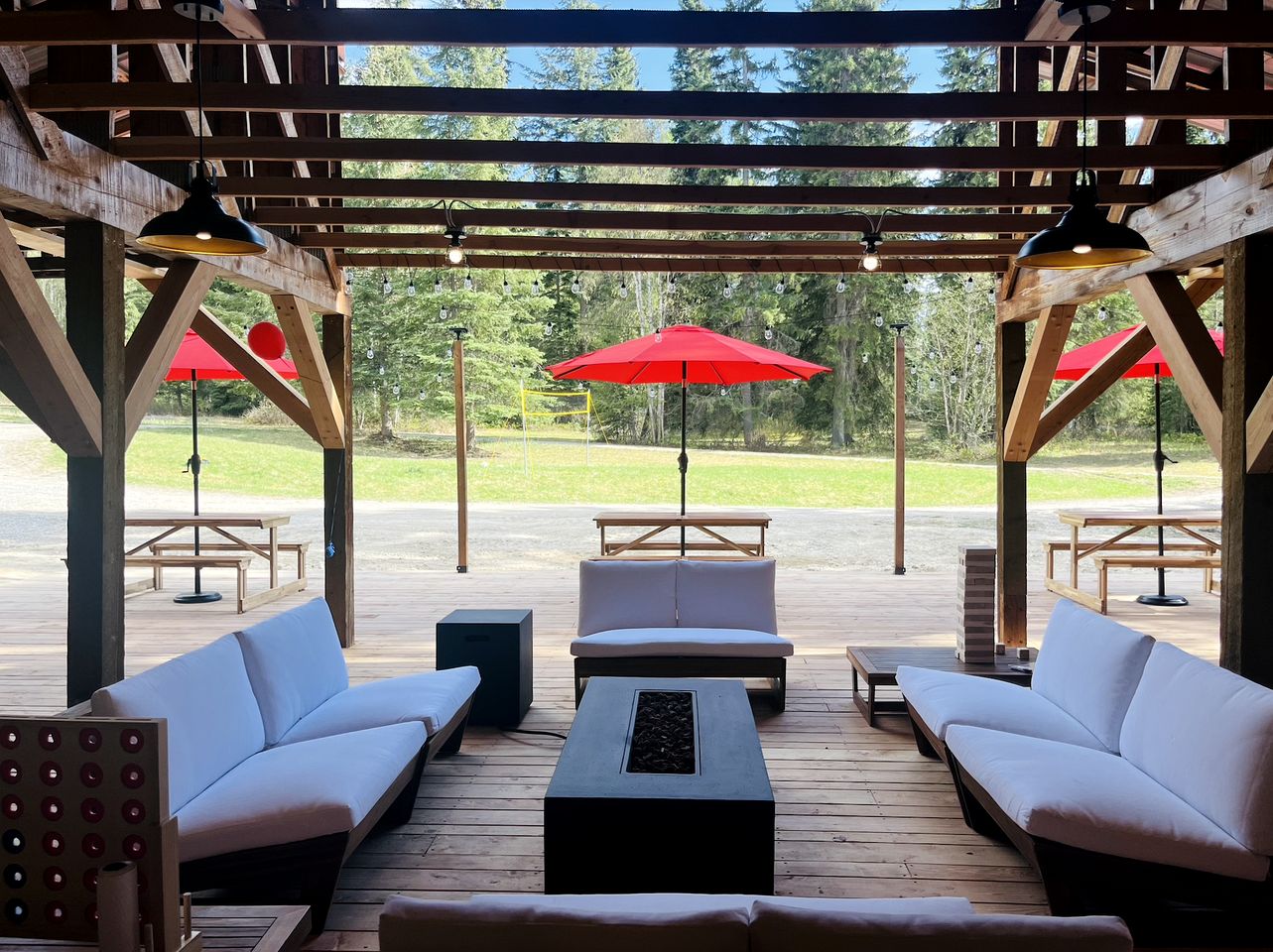 Amazing Secluded Cabin with Games and Hot-tub in Columbia-Shuswap, British Columbia