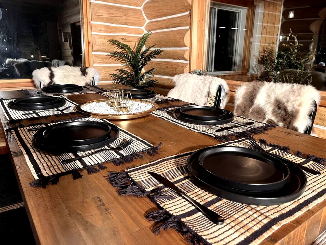 Amazing Secluded Cabin with Games and Hot-tub in Columbia-Shuswap, British Columbia
