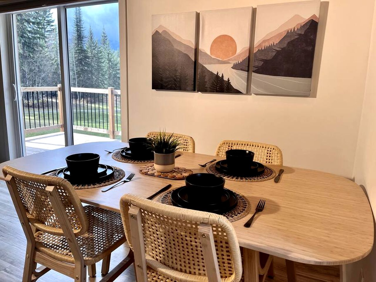 Amazing Secluded Cabin with Games and Hot-tub in Columbia-Shuswap, British Columbia