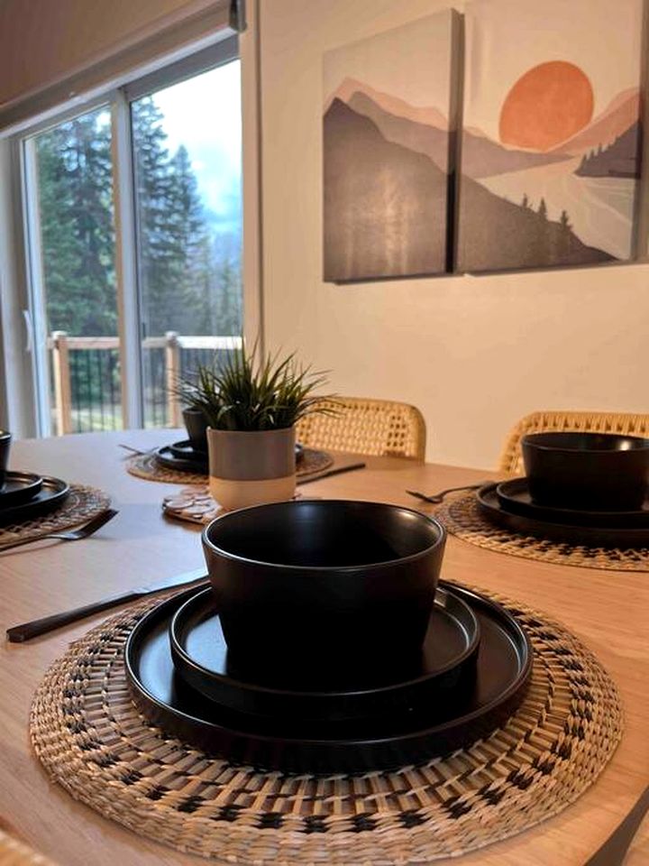 Amazing Secluded Cabin with Games and Hot-tub in Columbia-Shuswap, British Columbia