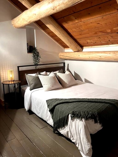 Cabins (Canada, Columbia-Shuswap, British Columbia)